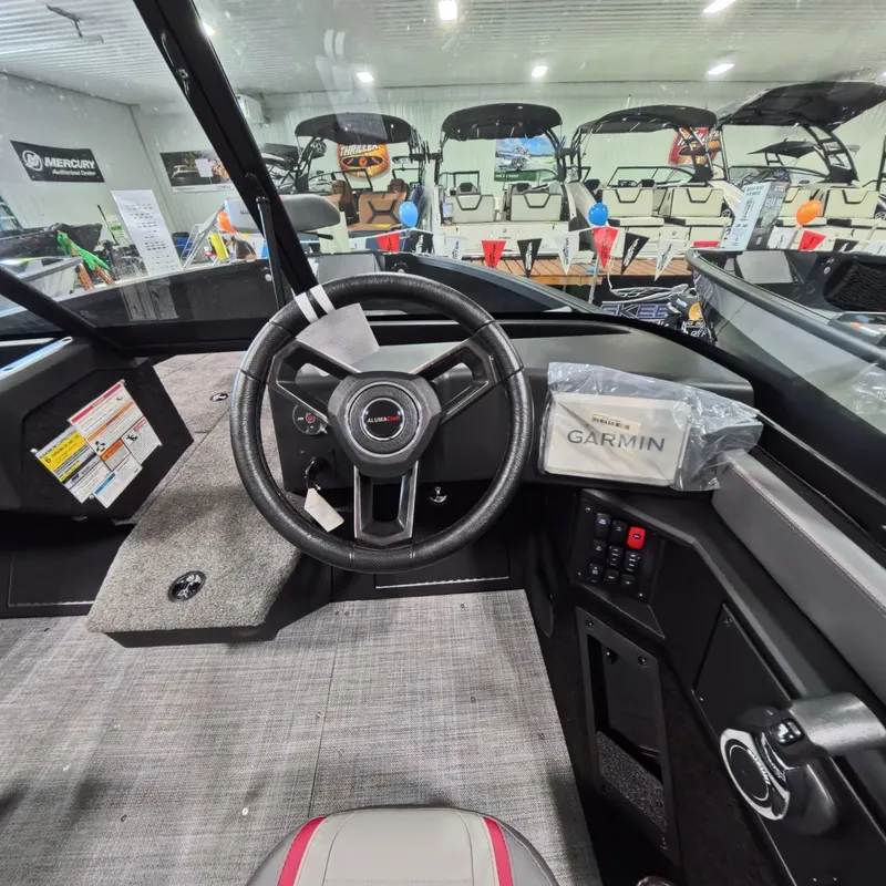 Slide: The Image of Alumacraft Trophy 185 2026 - 9