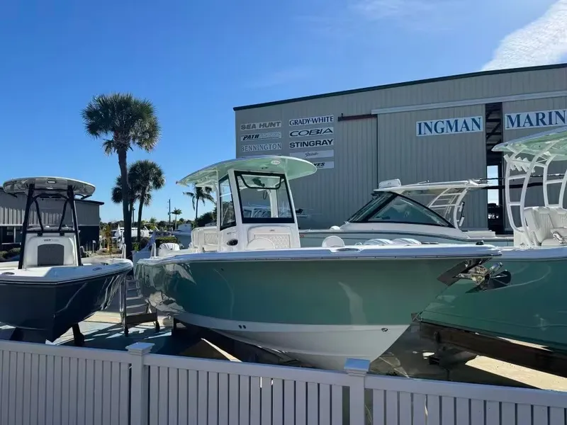 Slide: The Image of Sea Hunt Ultra 265 SE 2026 - 2