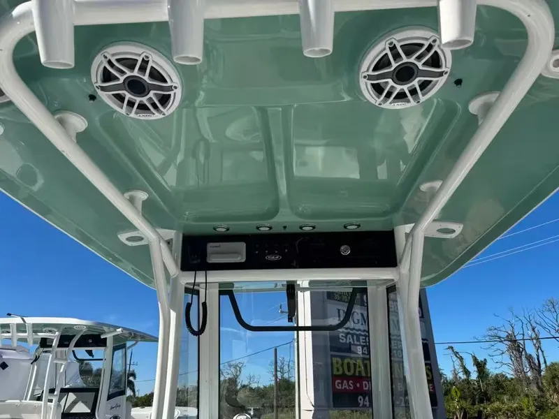 Slide: The Image of Sea Hunt Ultra 265 SE 2026 - 4