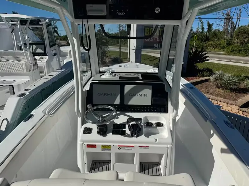 Slide: The Image of Sea Hunt Ultra 265 SE 2026 - 5