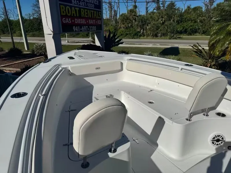 Slide: The Image of Sea Hunt Ultra 265 SE 2026 - 6