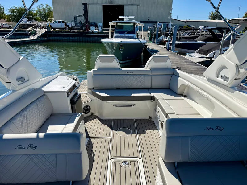 Slide: The Image of Sea Ray SDX 290 2026 - 6