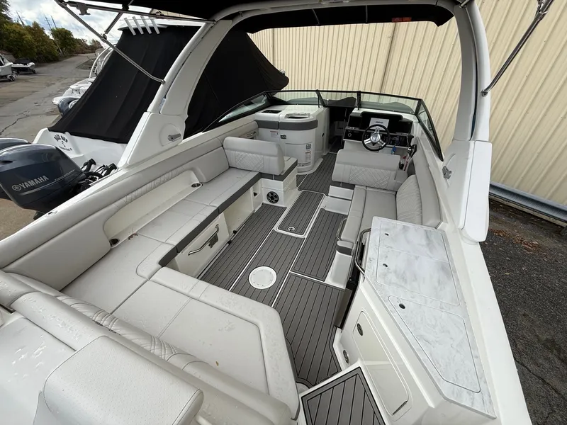 Slide: The Image of Sea Ray SDX 290 2026 - 16