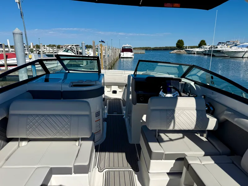 Slide: The Image of Sea Ray SDX 290 2026 - 7