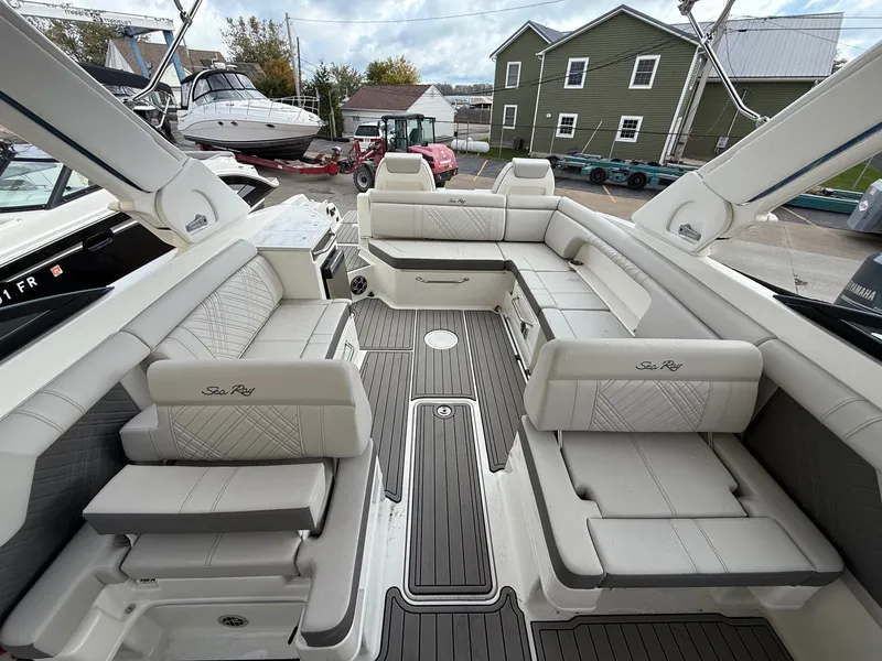 Slide: The Image of Sea Ray SDX 290 2026 - 19