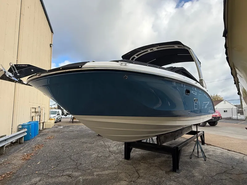Slide: The Image of Sea Ray SDX 290 2026 - 4