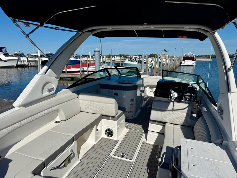 Slide: The Image of Sea Ray SDX 290 2026 - 5