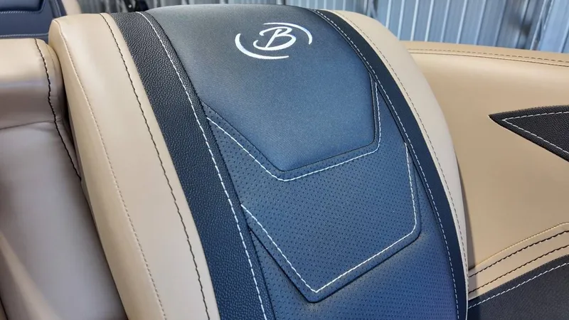 Slide: The Image of Barletta Cabrio 22UC 2026 - 27