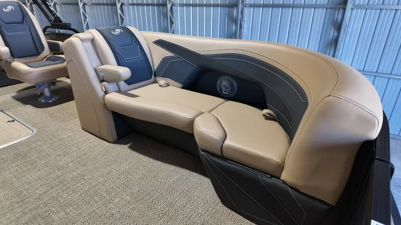 Slide: The Image of Barletta Cabrio 22UC 2026 - 28