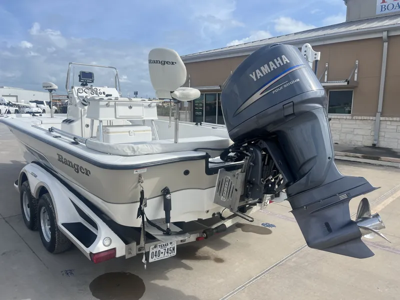 Slide: The Image of Ranger 2300 Bay 2005 - 10