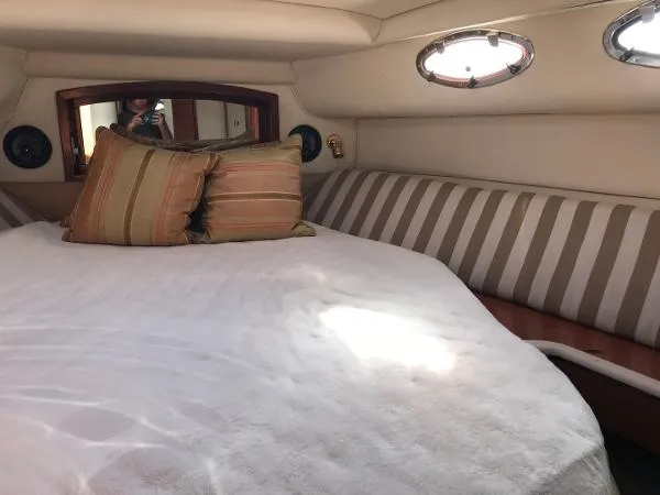 Slide: The Image of Sea Ray 450 Sundancer 1998 - 11