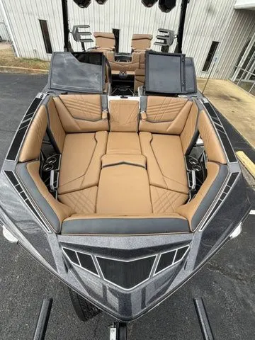 Slide: The Image of Tigé 25ZX Ultra 2024 - 10