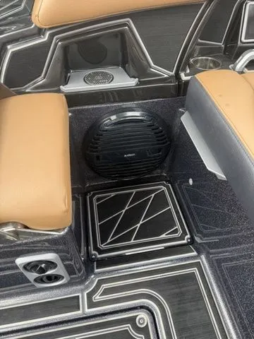 Slide: The Image of Tigé 25ZX Ultra 2024 - 14