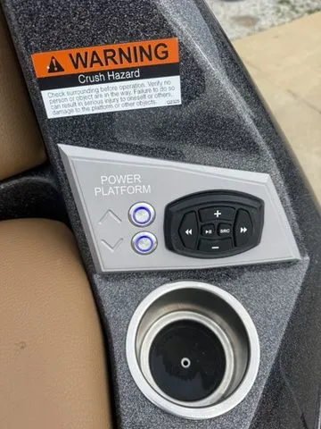 Slide: The Image of Tigé 25ZX Ultra 2024 - 24