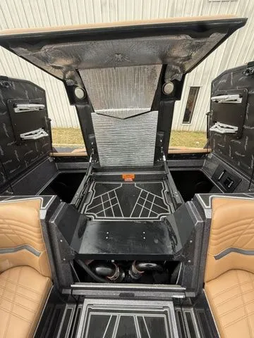 Slide: The Image of Tigé 25ZX Ultra 2024 - 26