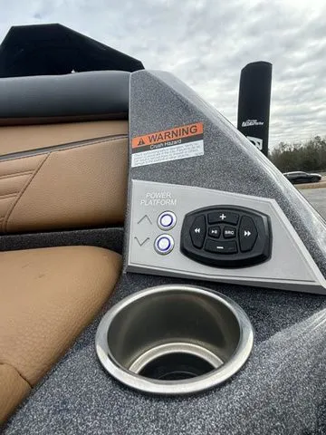 Slide: The Image of Tigé 25ZX Ultra 2024 - 27