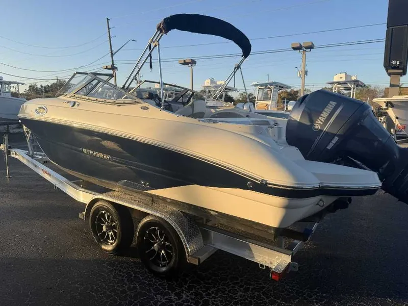 Slide: The Image of Stingray 214 LR 2014 - 2