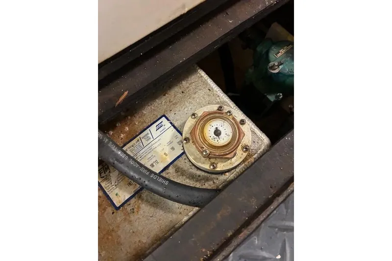 Slide: The Image of Speaker and control panel on 2004 Silverton 48 Convertible yacht interior. - 23