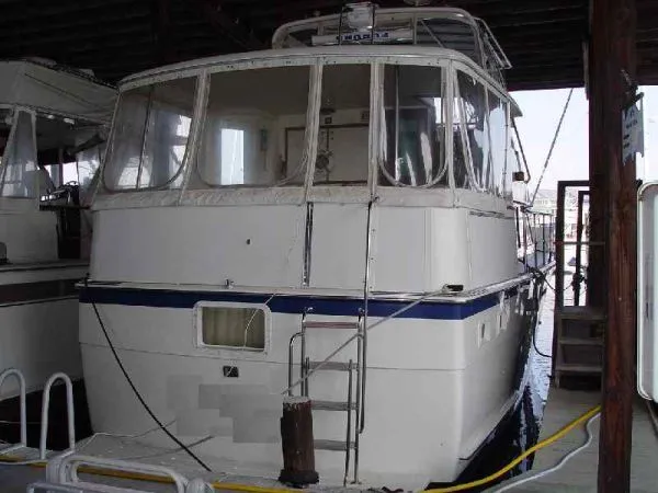 Slide: The Image of Hatteras Motor Yacht 1986 - 7