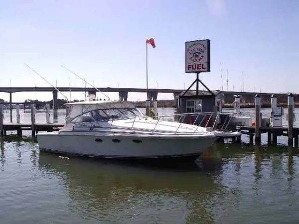 Slide: The Image of Trojan Express 10 Meter with Custom Hardtop Enclosure 1988 - 5