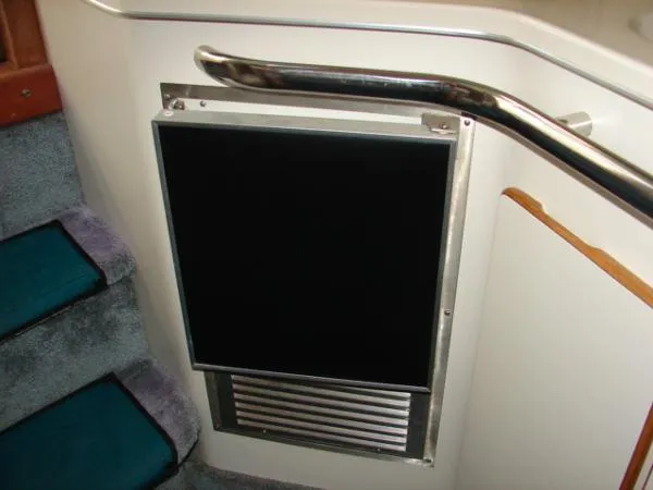 Slide: The Image of Sea Ray 370 Express Cruiser 1993 - 7