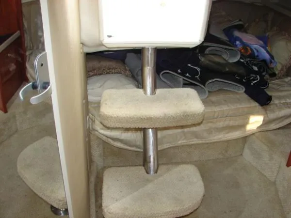 Slide: The Image of Rinker Fiesta Vee 310 Express Cruiser 2003 - 10