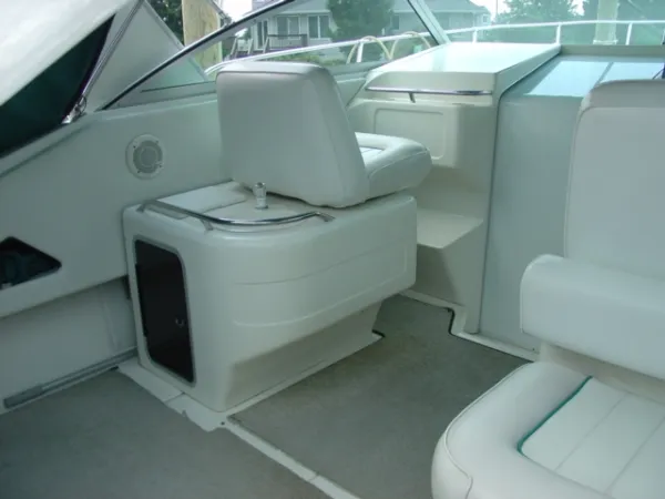 Slide: The Image of Sea Ray Express Cruiser 1995 - 4