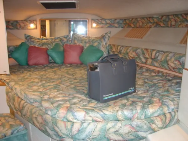 Slide: The Image of Sea Ray Express Cruiser 1995 - 6