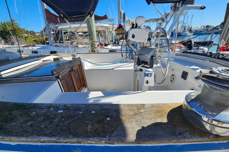 Slide: The Image of 1989 ENDEAVOR 42 sailboat cockpit with steering wheel and equipment, docked at marina. - 14