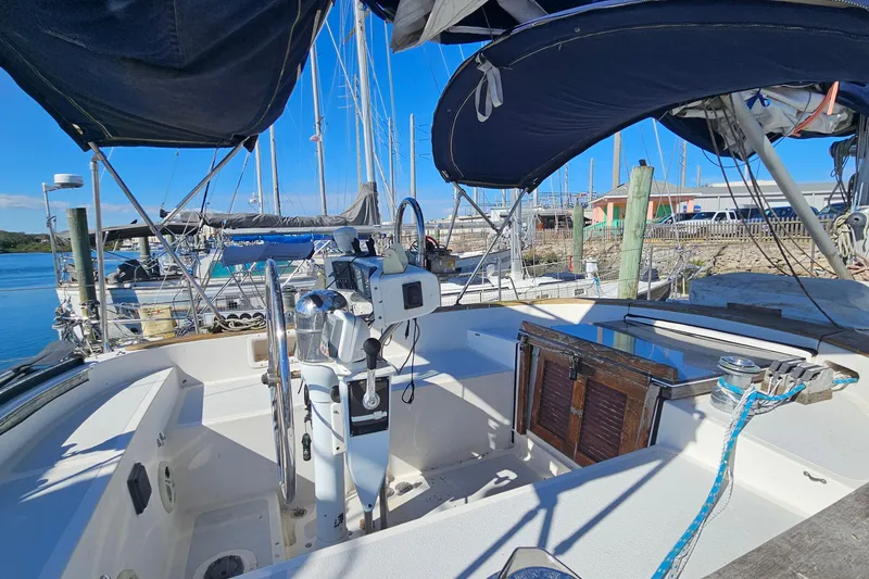 Slide: The Image of Cockpit of 1989 ENDEAVOR 42 sailboat docked at marina under clear blue sky. - 15