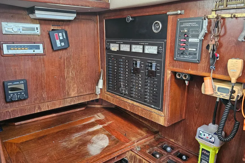 Slide: The Image of Control panel of 1989 ENDEAVOR 42 sailboat with navigation and communication equipment. - 29