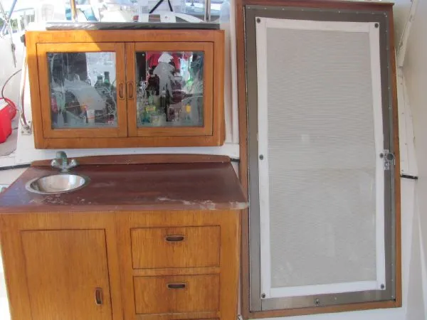Slide: The Image of Symbol 48 Cockpit Motor Yacht 1989 - 8