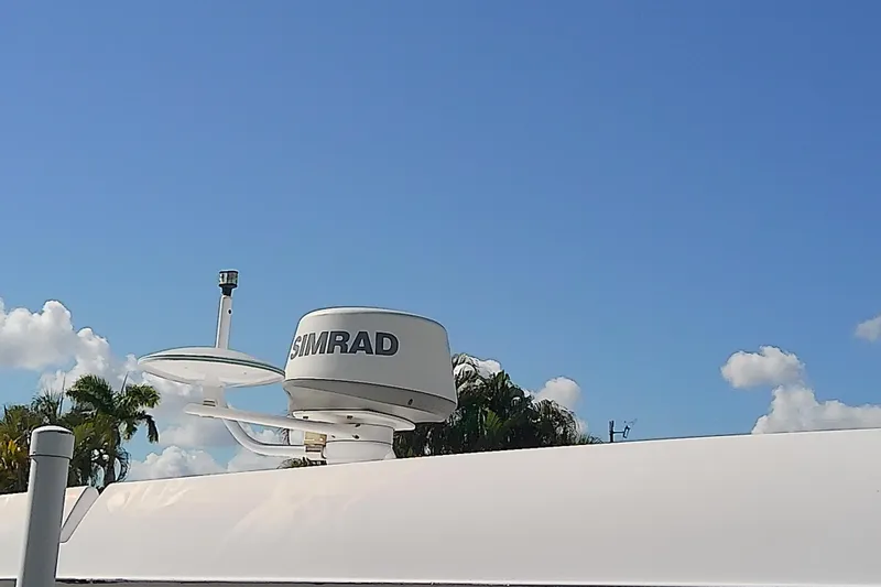 Slide: The Image of Radar equipment on 2019 Floe Craft 3950C Aquafina against a clear blue sky. - 83