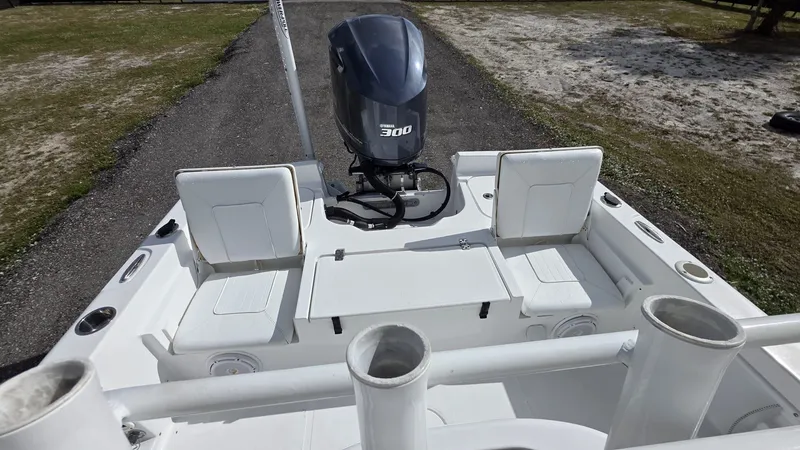 Slide: The Image of 2015 Sea Hunt BX 24 BR boat with outboard motor. - 10
