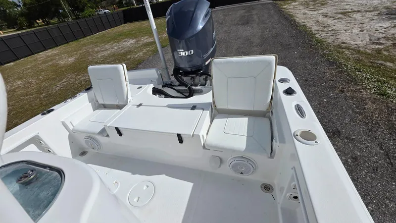 Slide: The Image of 2015 Sea Hunt BX 24 BR boat with Yamaha 300 engine. - 14