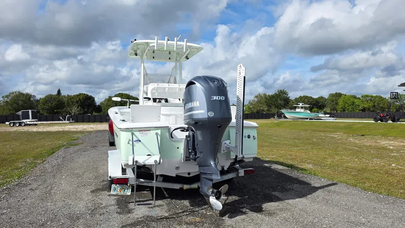 Slide: The Image of 2015 Sea Hunt BX 24 BR boat with Yamaha 300 engine. - 7