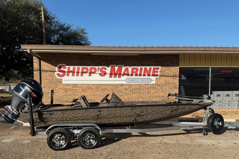 The Image of 2026 Xpress H20C Crappie boat at Shipp's Marine dealership. - 1