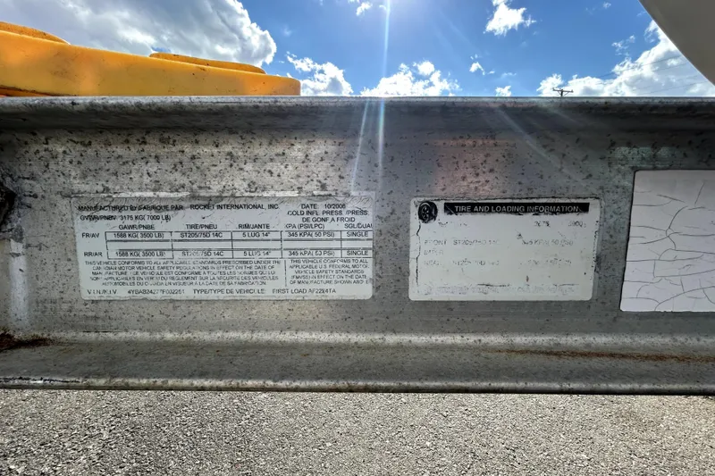 Slide: The Image of 2018 Four Winns HD240 tire and loading information label under sunny sky. - 93