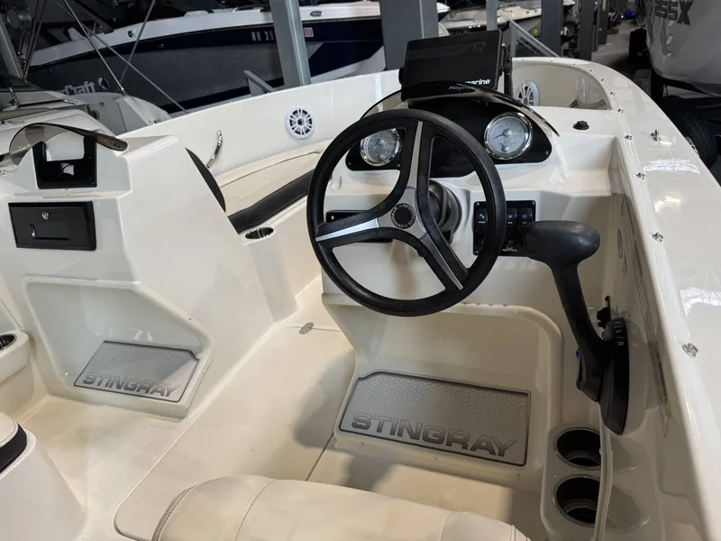 Slide: The Image of Stingray 172 SC 2021 - 11