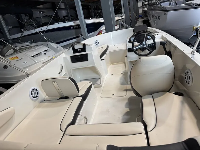 Slide: The Image of Stingray 172 SC 2021 - 12