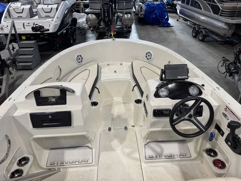 Slide: The Image of Stingray 172 SC 2021 - 5