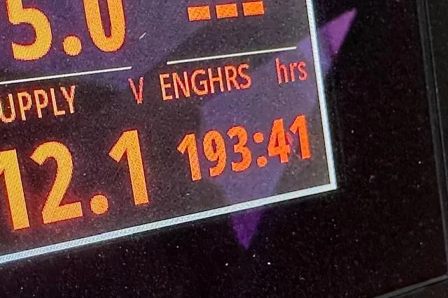 Slide: The Image of Digital display showing 193.41 engine hours on a 2019 Sea Ray SLX 250. - 22