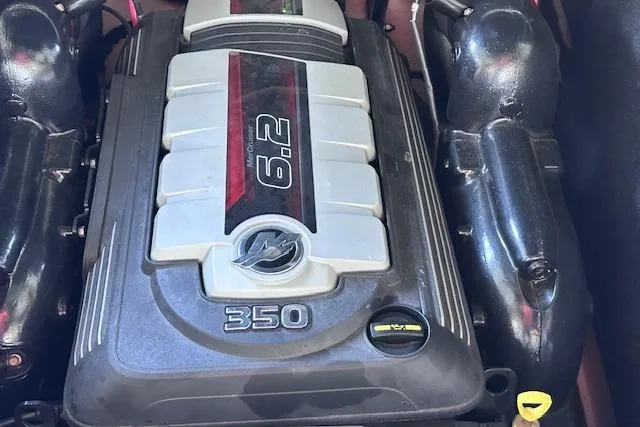 Slide: The Image of 2019 Sea Ray SLX 250 engine, 6.2L, 350 horsepower, detailed view. - 24