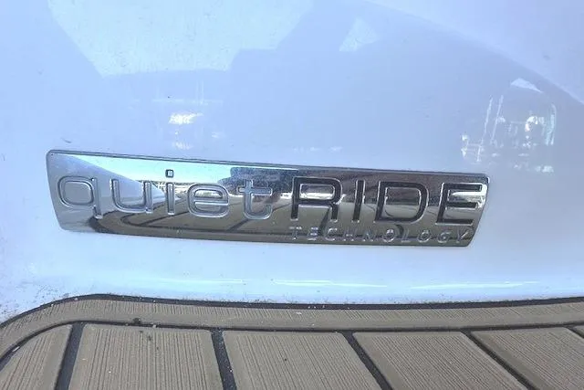 Slide: The Image of Quiet Ride Technology badge on 2019 Sea Ray SLX 250 boat. - 6