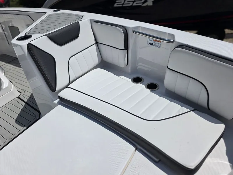 Slide: The Image of The 2026 Yamaha 222 FSH Sport E features a stylish, cushioned seating area with cup holders. - 26