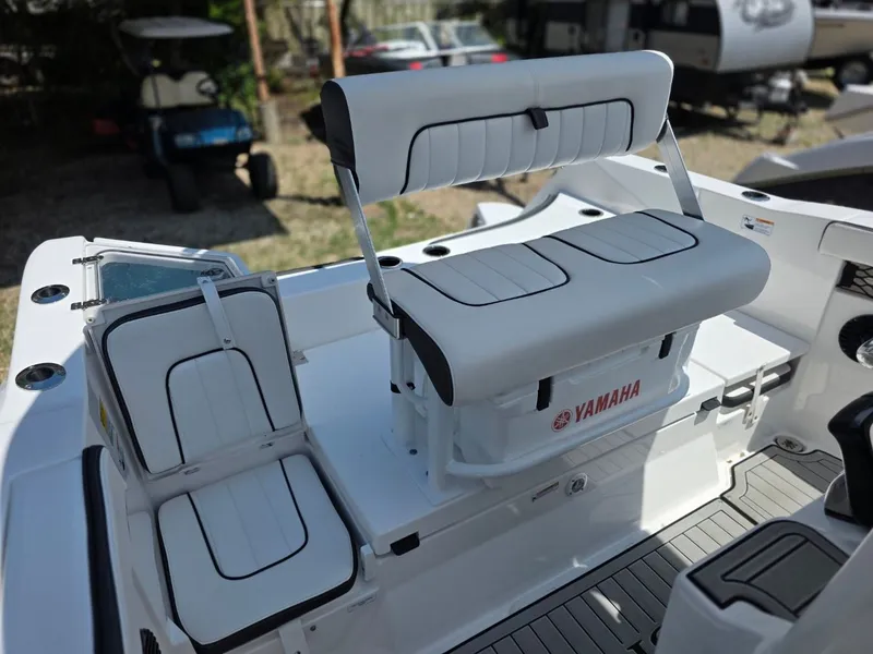 Slide: The Image of Yamaha 222 FSH Sport E 2026: White upholstery with black accents, bench seat, and foldable seat in the boat. - 25