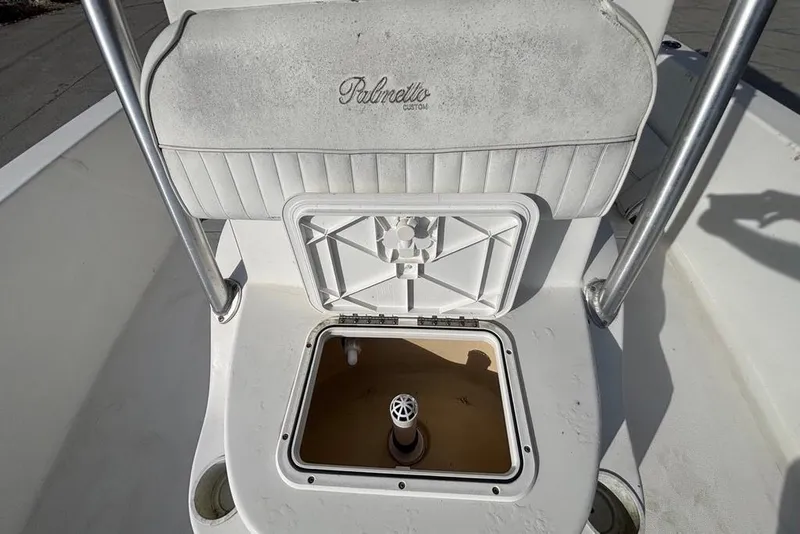 Slide: The Image of 2004 Palmetto 22 boat seat with storage compartment open. - 20