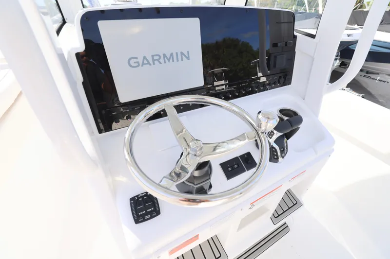 Slide: The Image of Steering console of 2026 Sea Hunt Ultra 265 SE with Garmin display. - 16