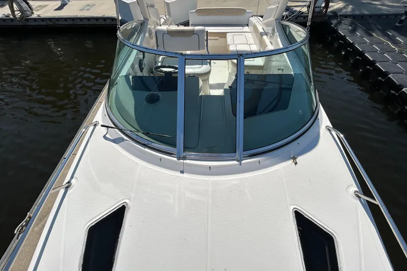 Slide: The Image of Kenyon stove in 2010 Sea Ray Sundancer 260 boat kitchen area. - 121