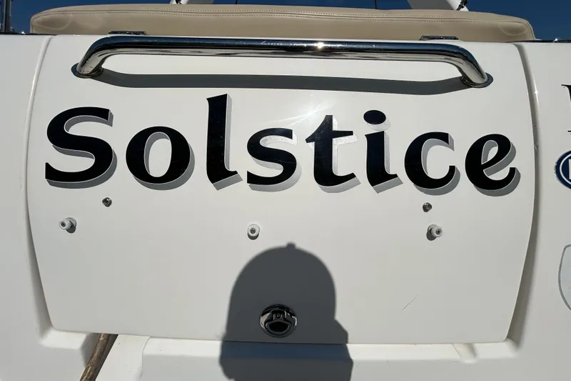 Slide: The Image of Control panel of a 2010 Sea Ray Sundancer 260 with stereo and ignition keys. - 132